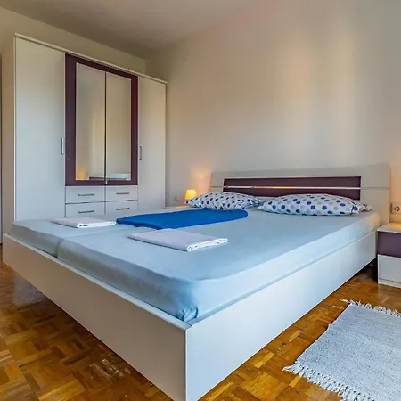 Gorgeous In With Kitchen Apartment Medulin