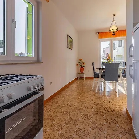 Gorgeous In With Kitchen Apartment *