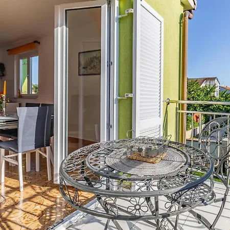 Gorgeous In With Kitchen * Medolino