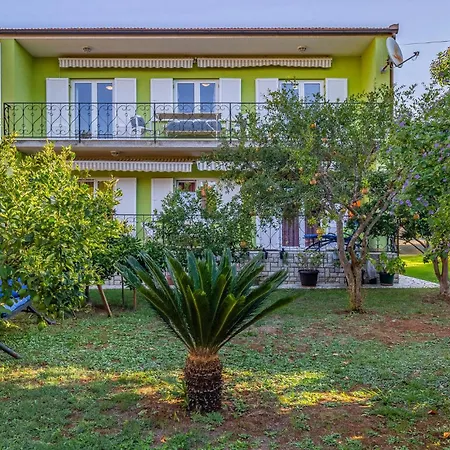Gorgeous In With Kitchen Apartment *